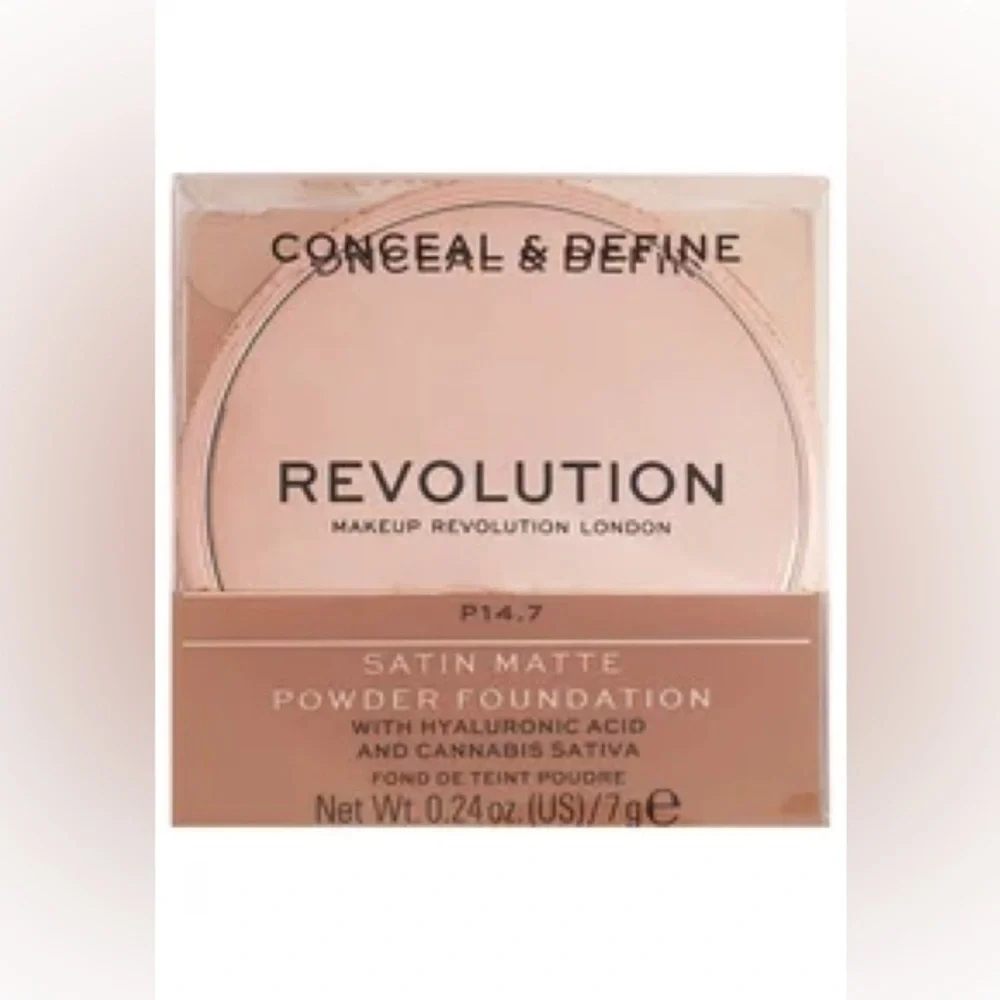 ❄️ Makeup Revolution | Satin Matte Powder Foundation Conceal & Define P14.7
